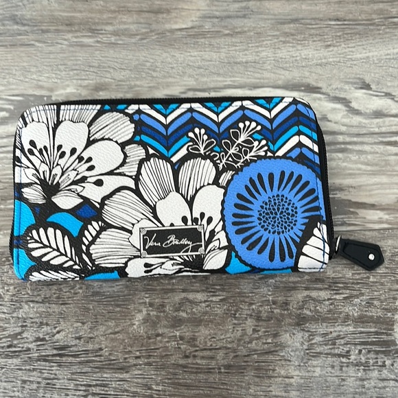 Vera Bradley Foral leather wallet - Picture 1 of 10